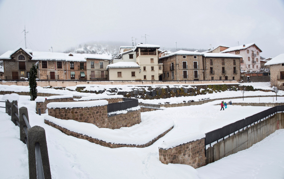 Miles De Personas Atrapadas En Las Carreteras Por El Temporal De Nieve