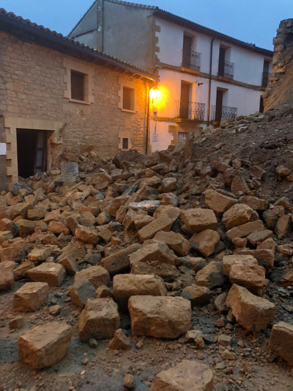 Fotos Del Derrumbe De Un Muro De Contenci N Junto A La Iglesia De