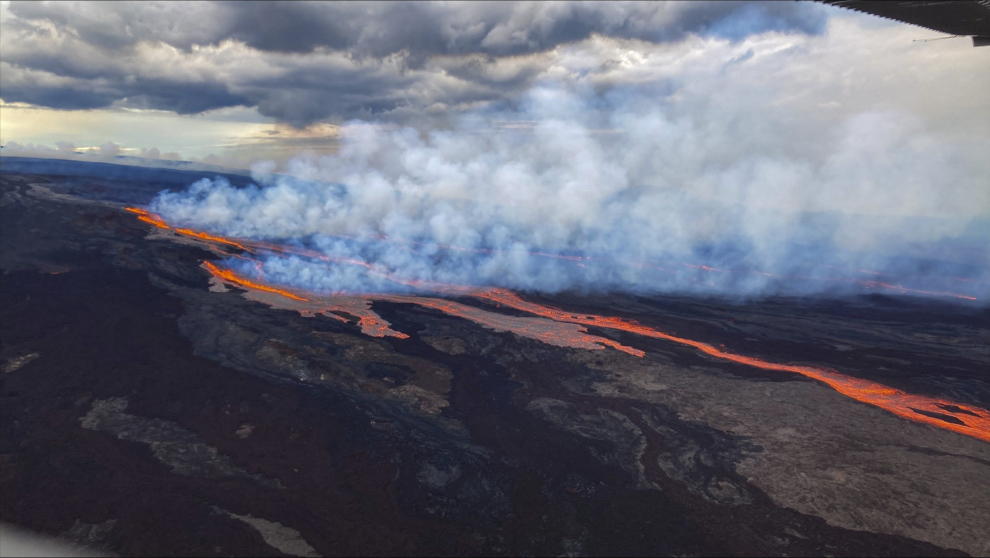 Fotos de la espectacular erupción del Mauna Loa de Hawái el volcán más