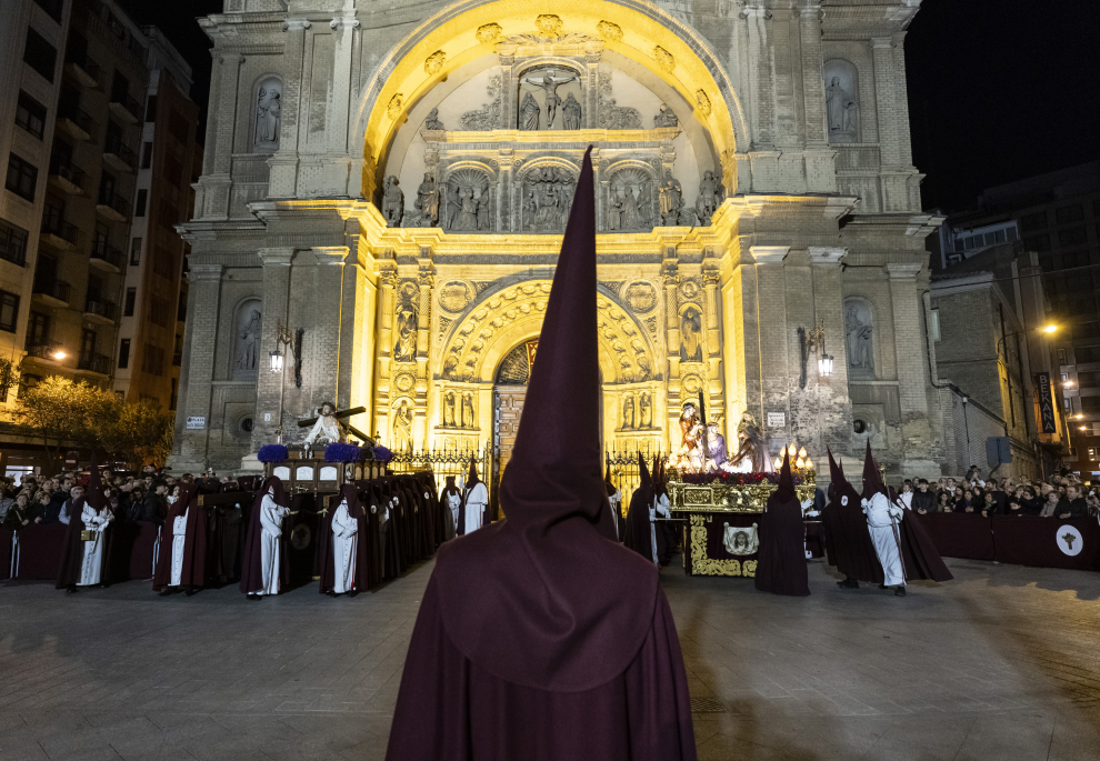 Fotos de la procesión del Calvario este Lunes Santo 2023 en Zaragoza