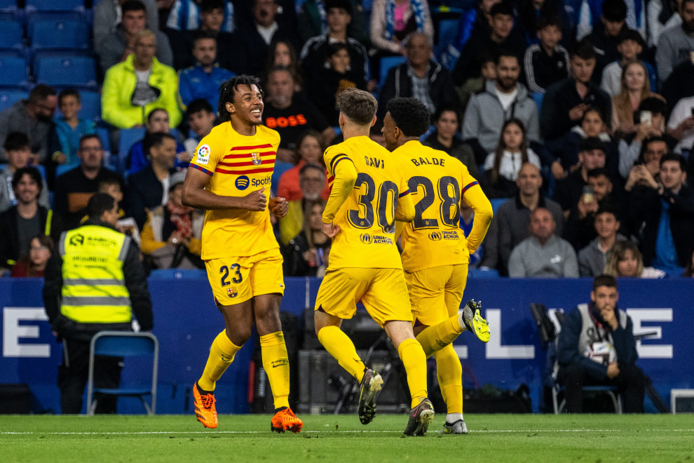 Fotos de la victoria del FC Barcelona campeón de Liga ante el Espanyol