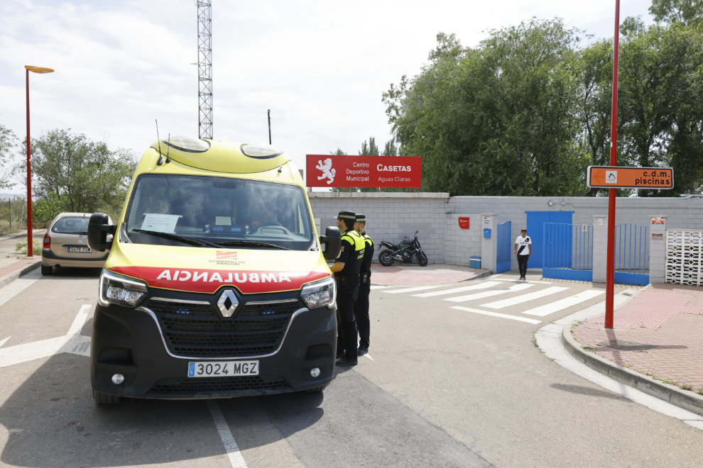 En imágenes Muere un niño ahogado en la piscina municipal de Casetas