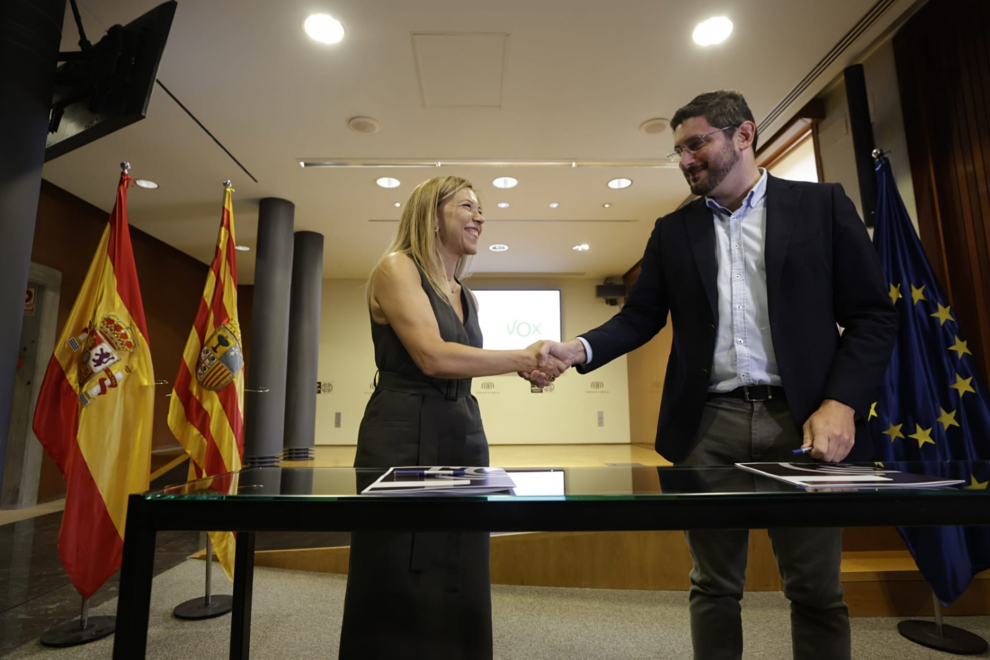 Fotos De La Firma Del Acuerdo Pp Vox Para Gobernar En Arag N