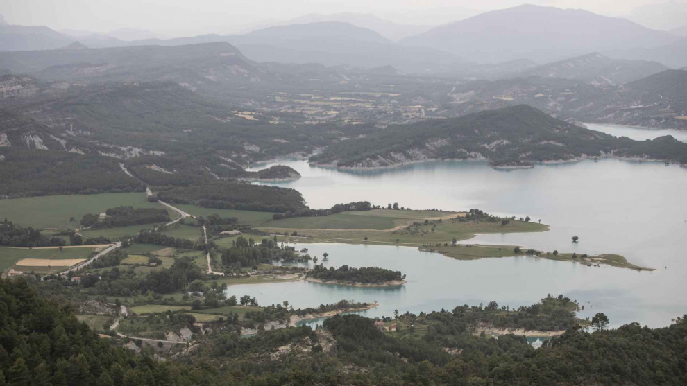 Fotos del pueblo pequeño de Aragón con 16 habitantes un precioso