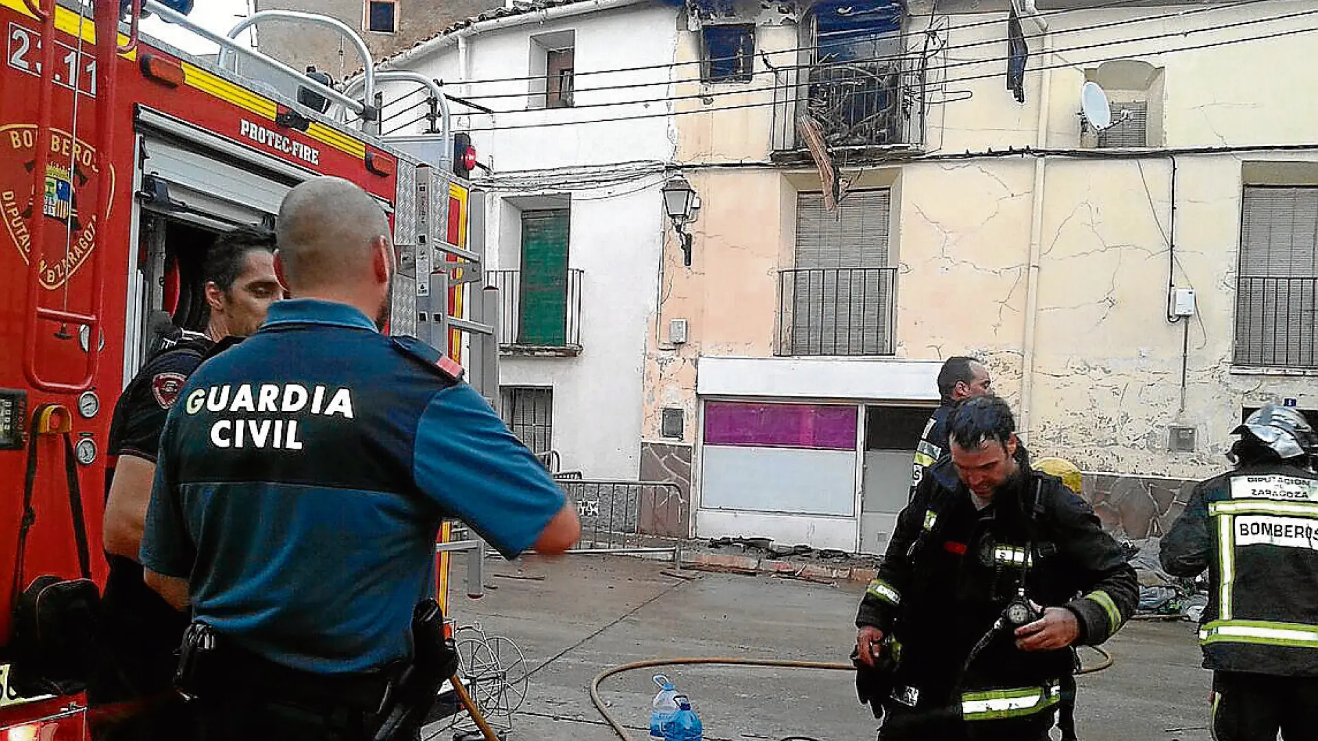 Un Hombre Salva La Vida En Brea Al Despertar De La Siesta Con Su Casa