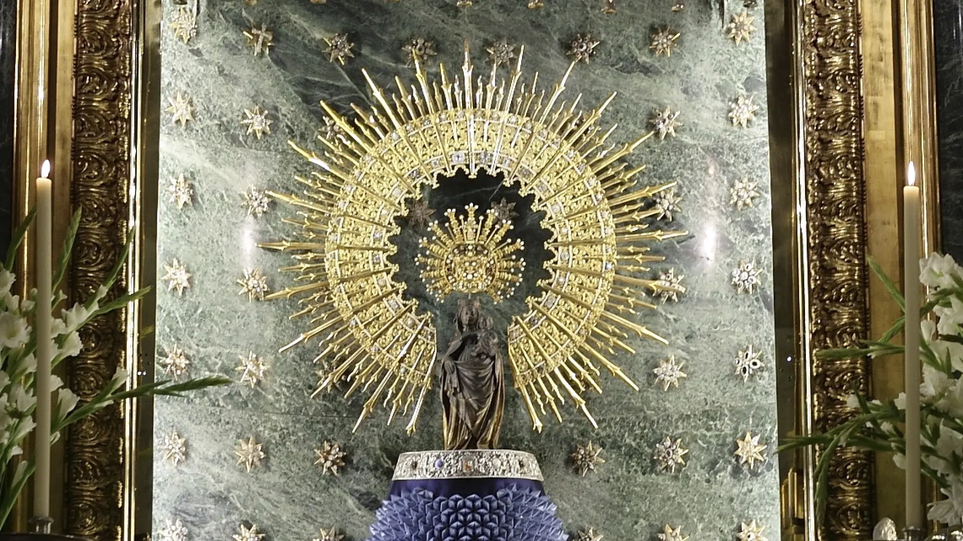 La Virgen Del Pilar Lucir Un Manto De Papel Doblado En Recuerdo A