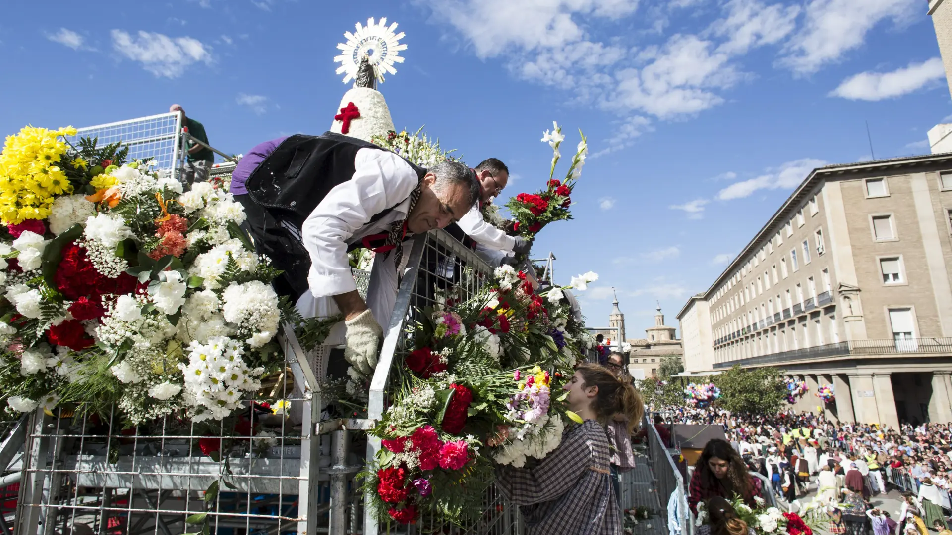 Los jardineros municipales no colocarán las flores de la Ofrenda en el