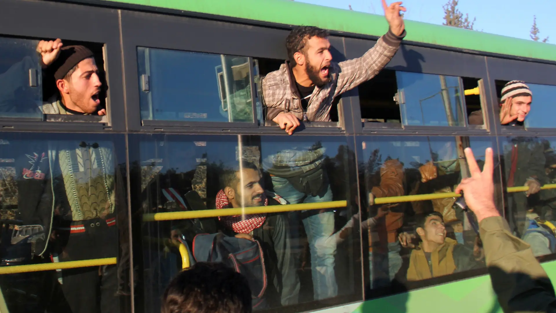 El Alepo asediado espera que la evacuación se reanude tras un nuevo