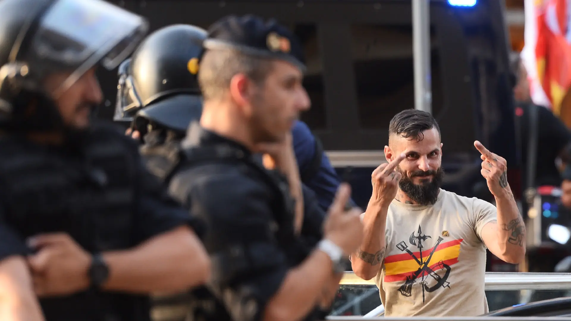 Tensión en La Rambla entre una marcha de ultraderecha y grupos