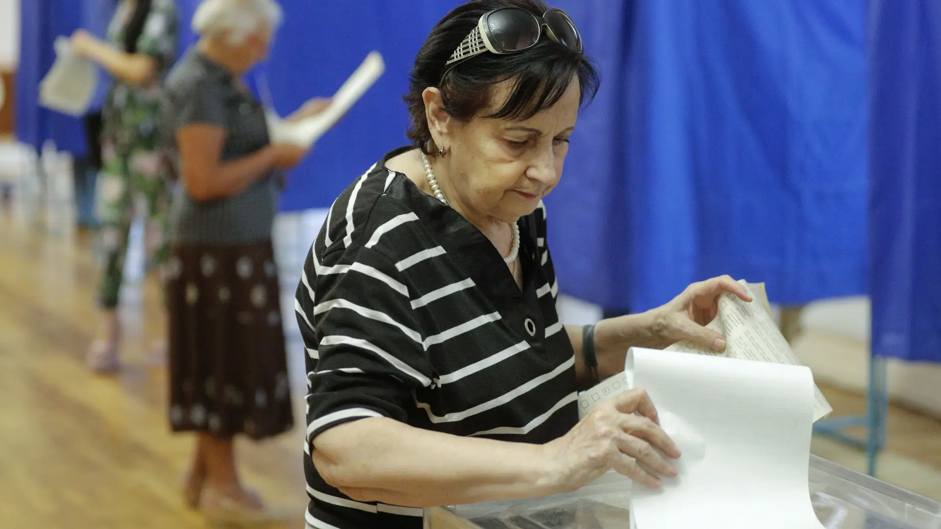 Abren Los Colegios Electorales En Ucrania Para Elegir Un Nuevo Parlamento