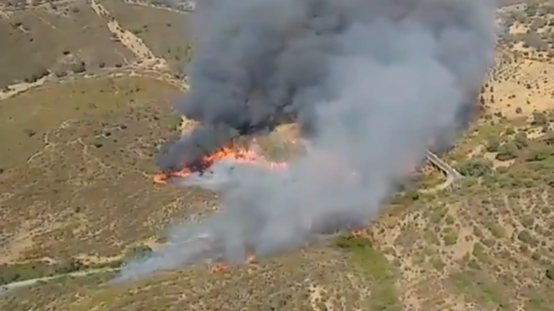 Evacuadas Personas Por Un Incendio Forestal En El Madro O