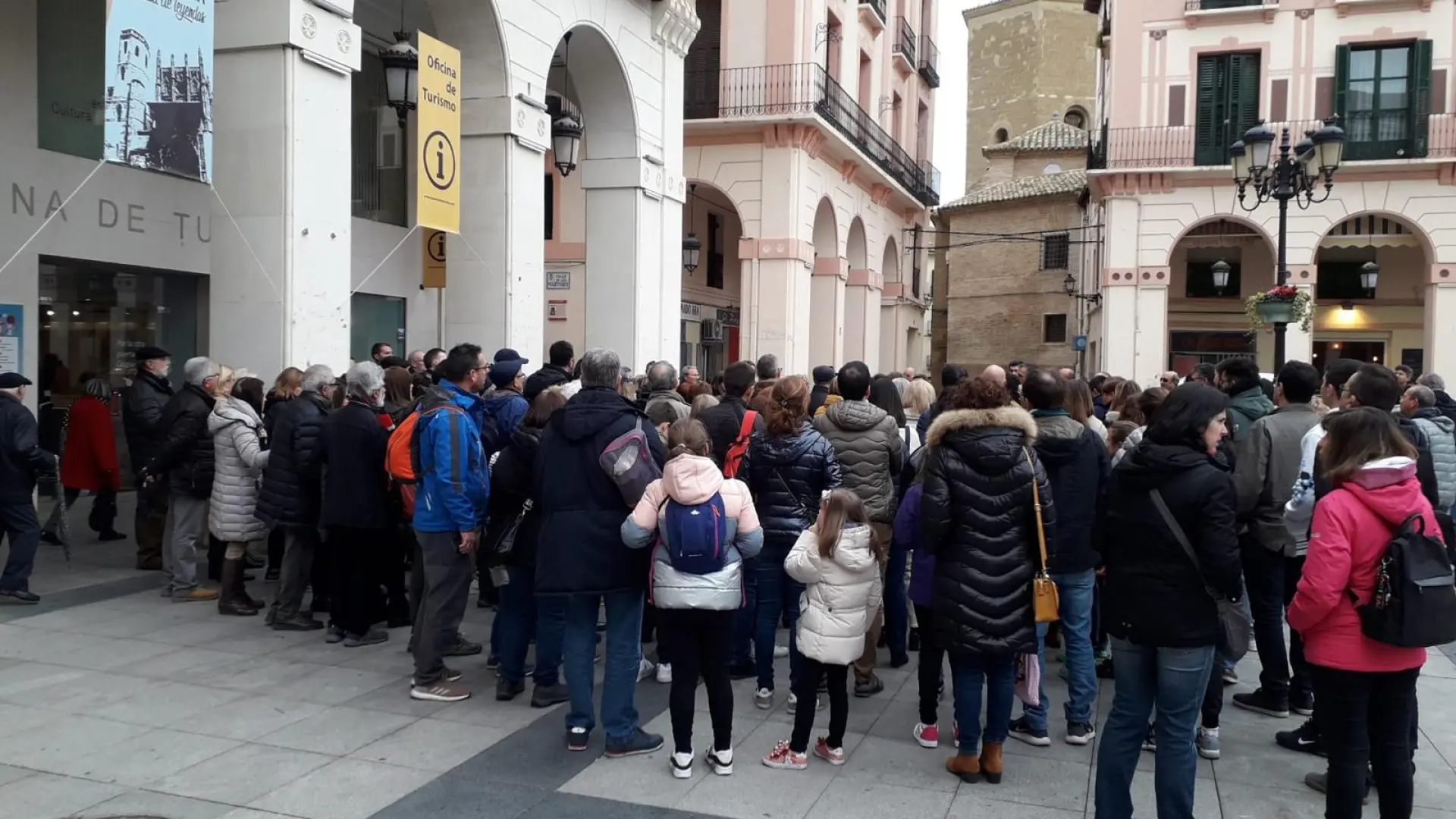 M S De Personas Se Suman A La Visita Guiada Por Huesca En La