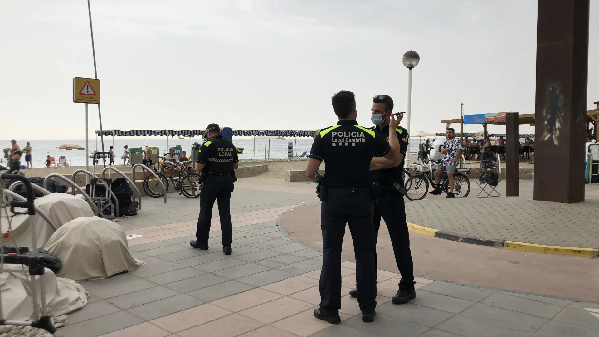 M S Presencia Policial Para Frenar El Top Manta En La Costa Dorada