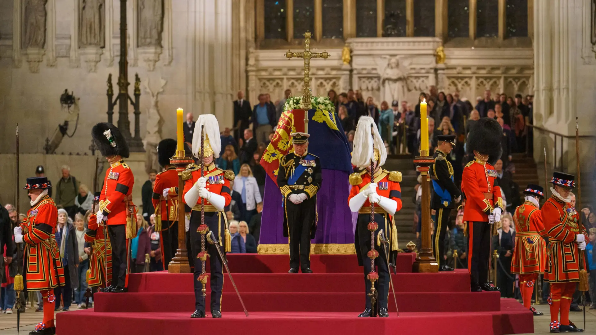 Carlos Iii Y Sus Hermanos Velan El F Retro De Isabel Ii