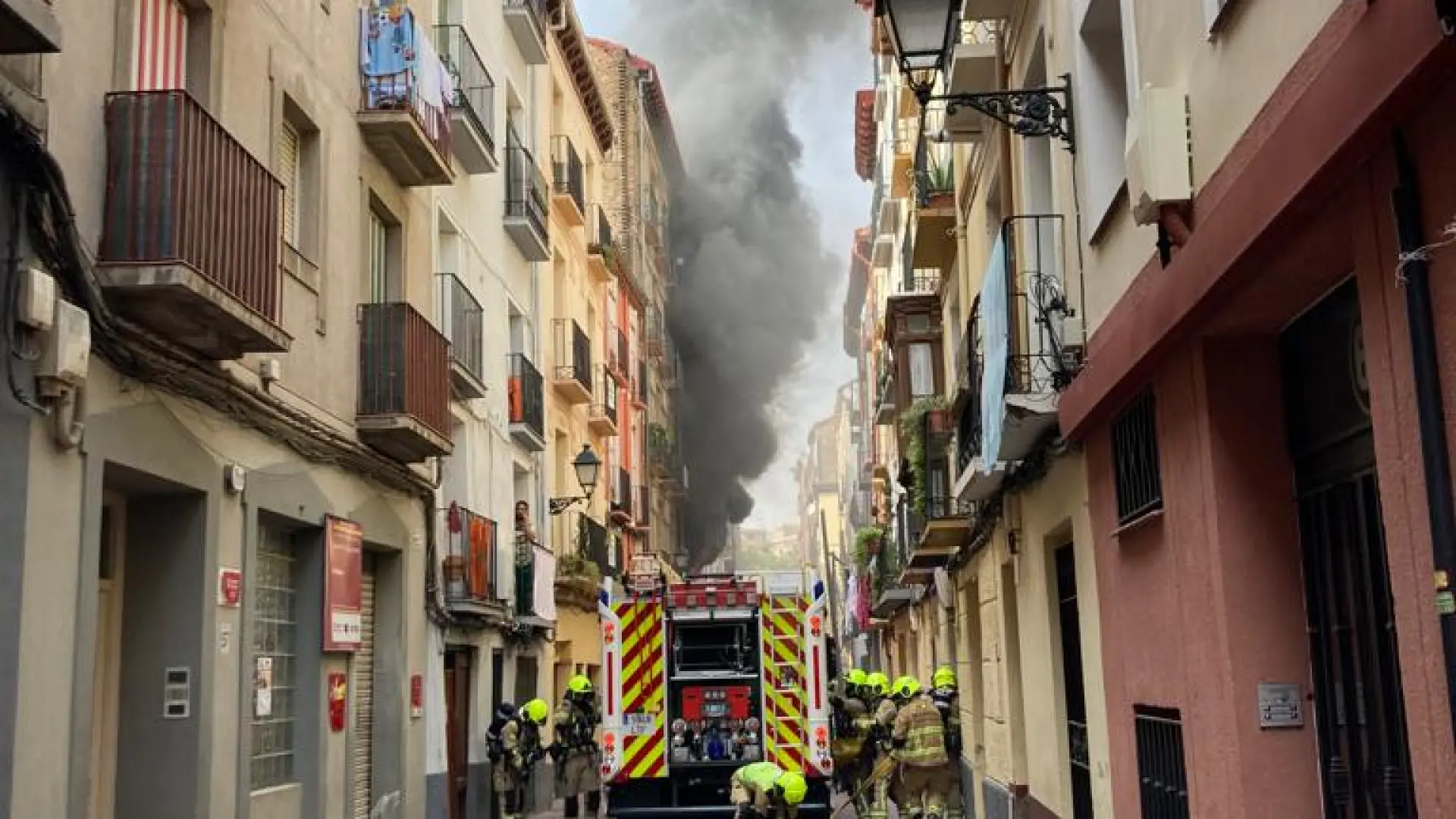 Incendio En Un Edificio Okupa De La Calle Pignatelli De Zaragoza