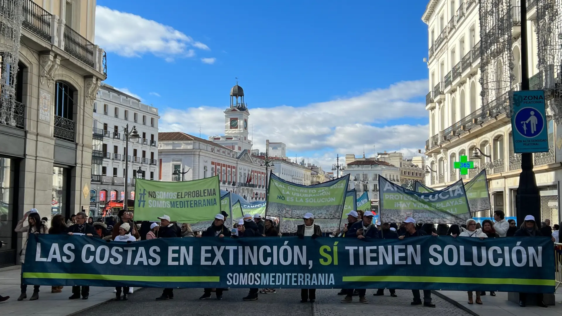 Una manifestación recorre Madrid para denunciar la erosión de más del