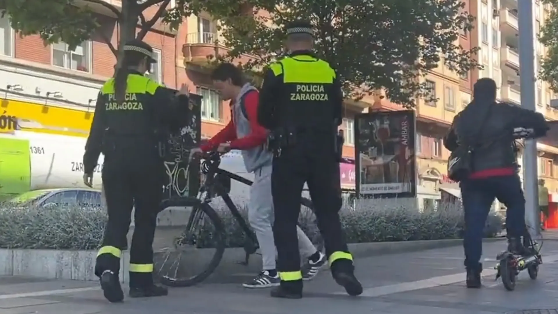 La Policía Local de Zaragoza multa en una semana a 400 bicis patinetes