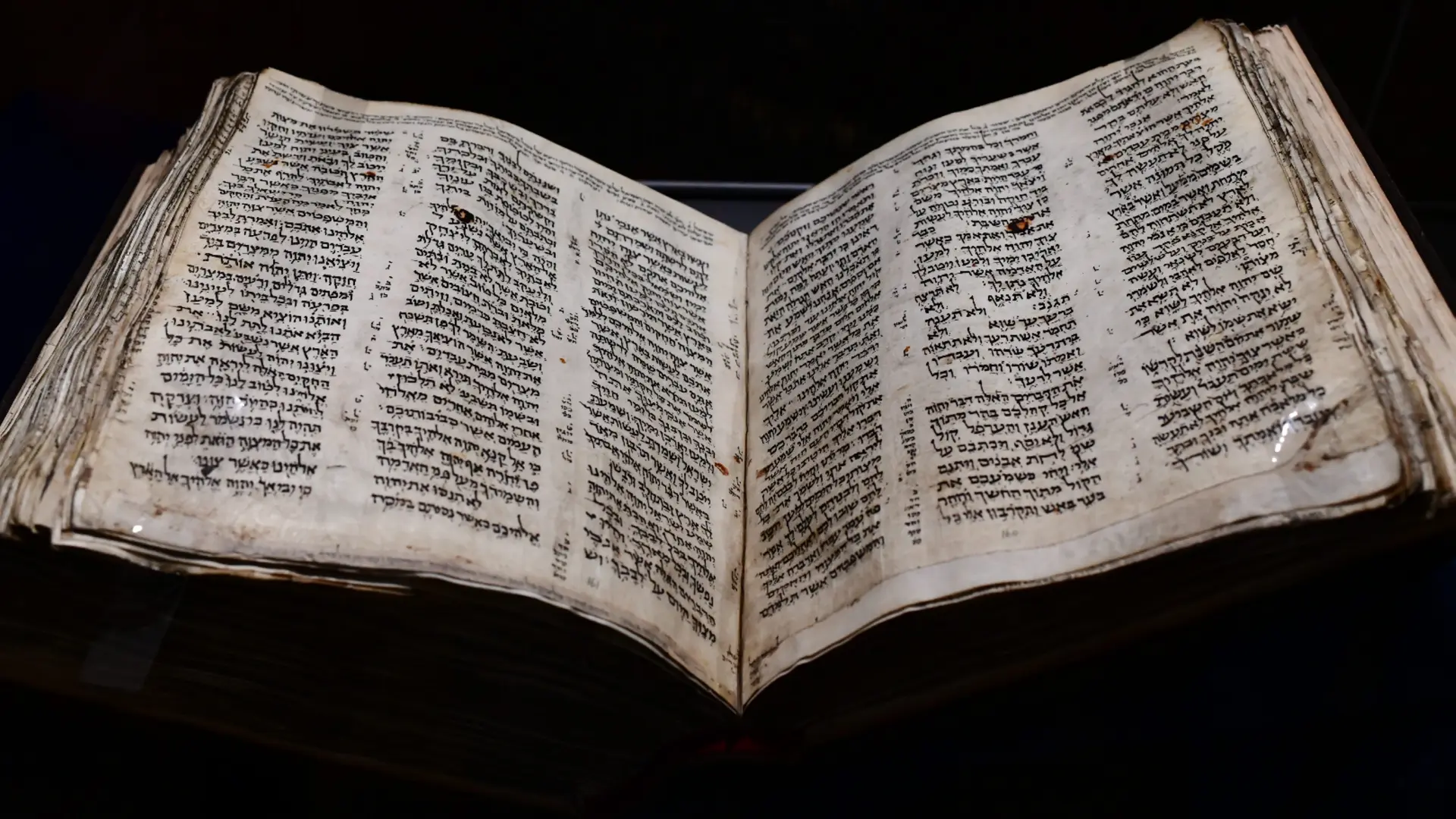 Vendida la Biblia hebrea más antigua del mundo por 38 millones de dólares