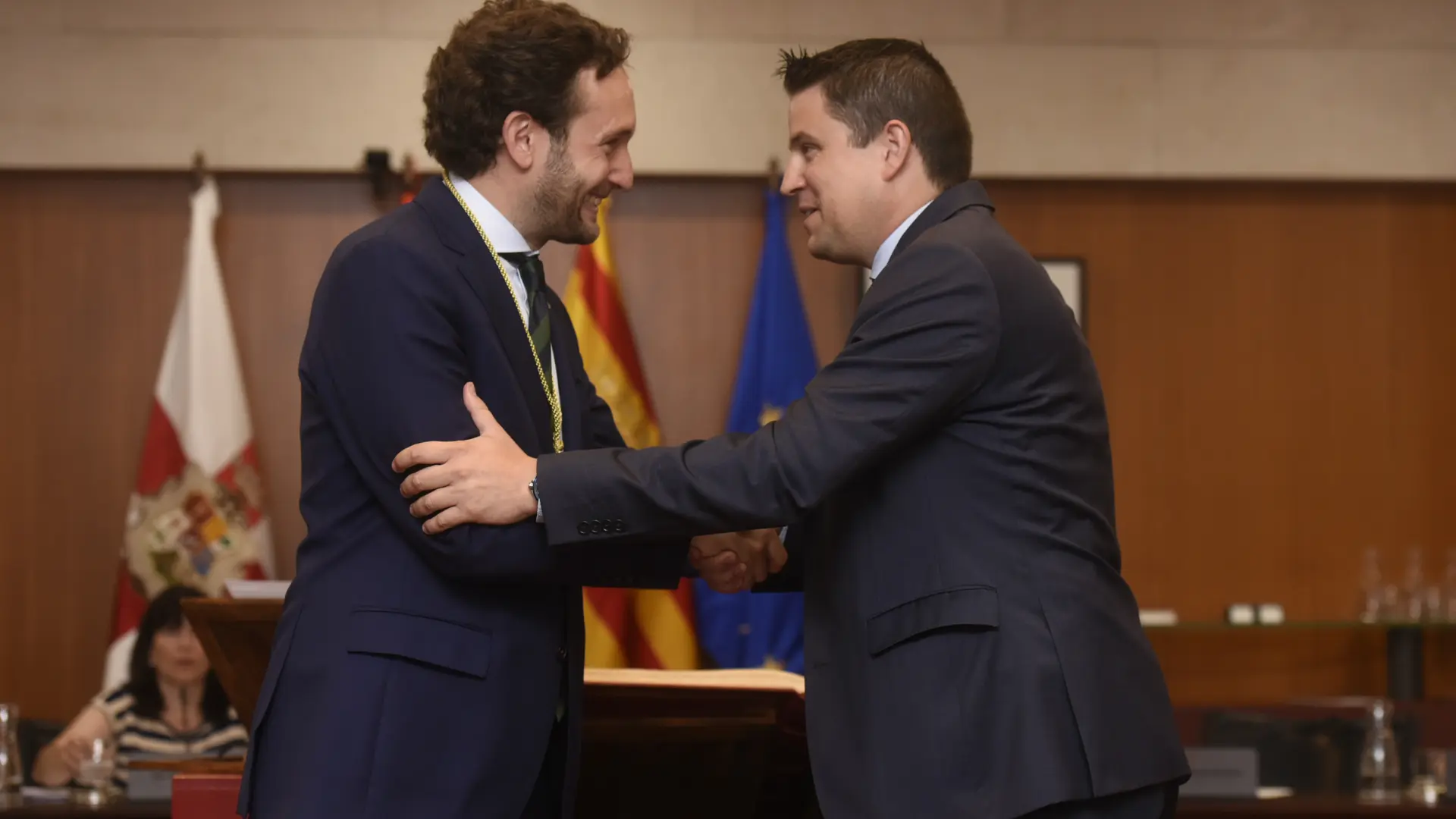 El PSOE acusa al presidente de la Diputación de Huesca de beneficiar a