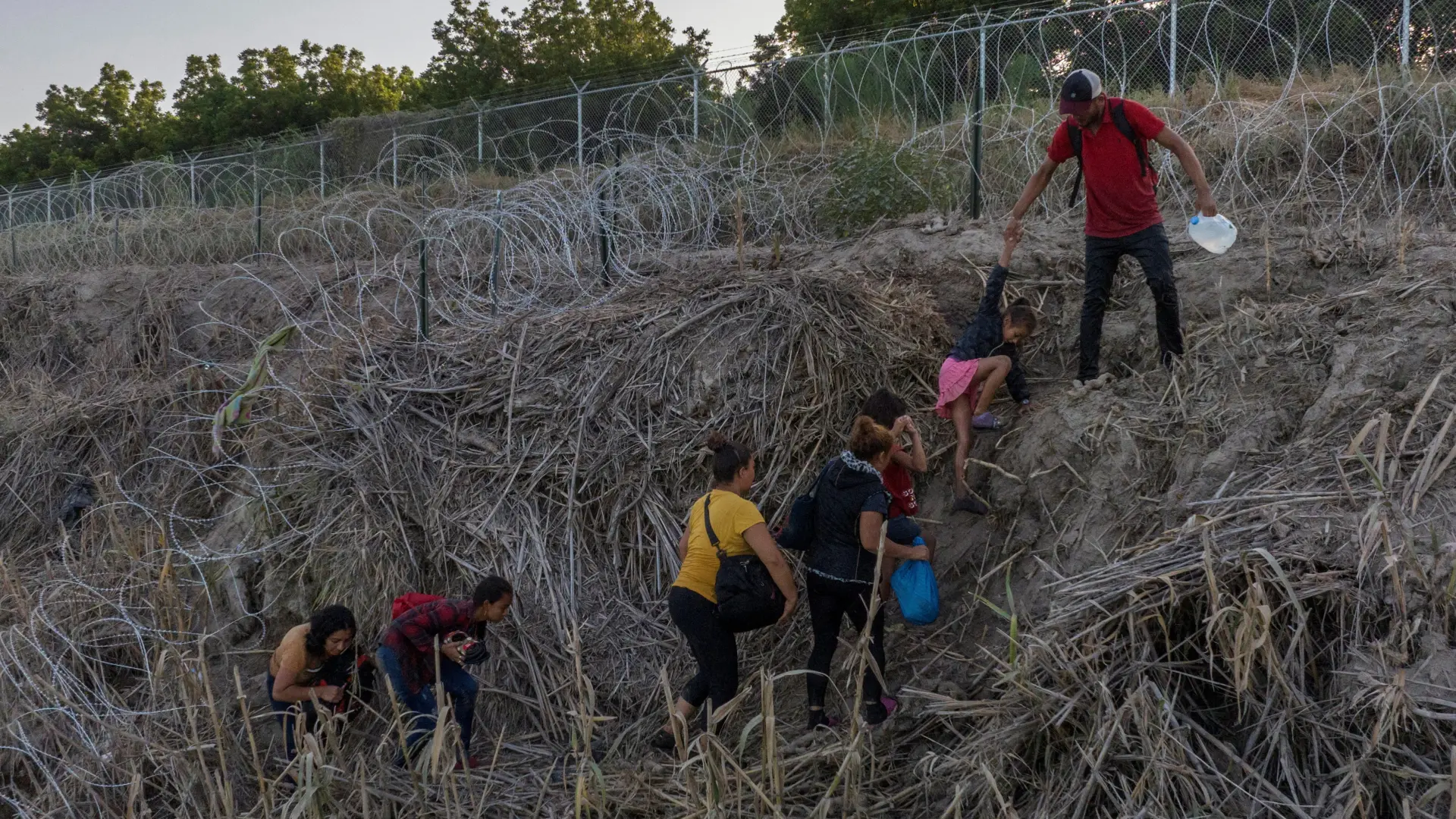 M Xico Halla A Migrantes De Guatemala Y El Salvador Hacinados En Un