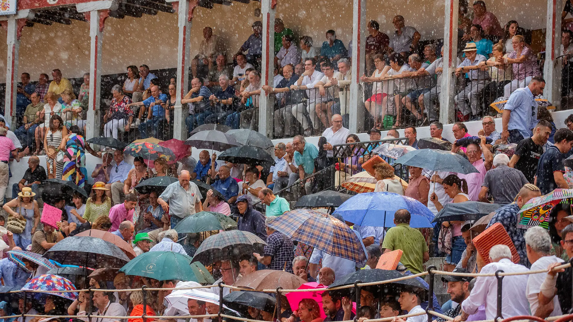 Suspendida Por La Lluvia La Corrida De Toros De Las Fiestas De La