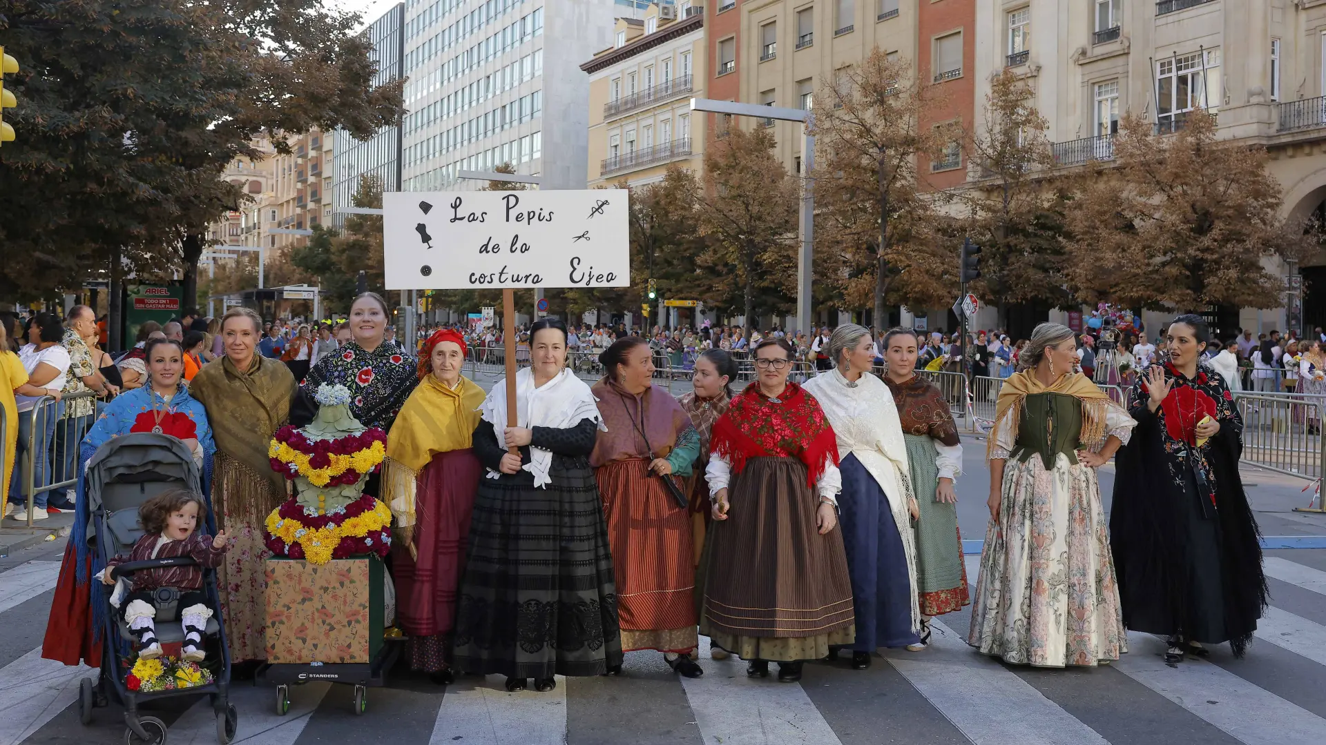 Fotos De Los Grupos De La Ofrenda De Flores A La Virgen Del Pilar