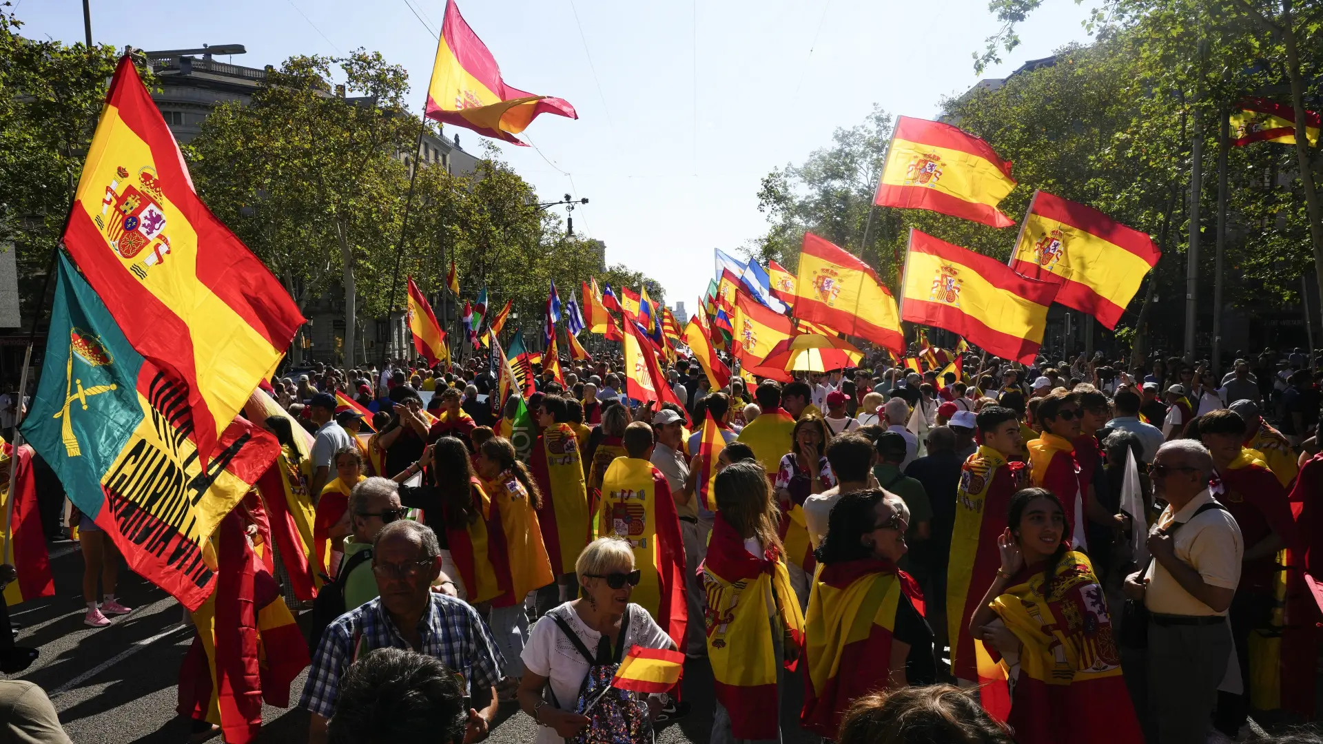 Unas mil personas acuden a la manifestación del 12 de octubre en