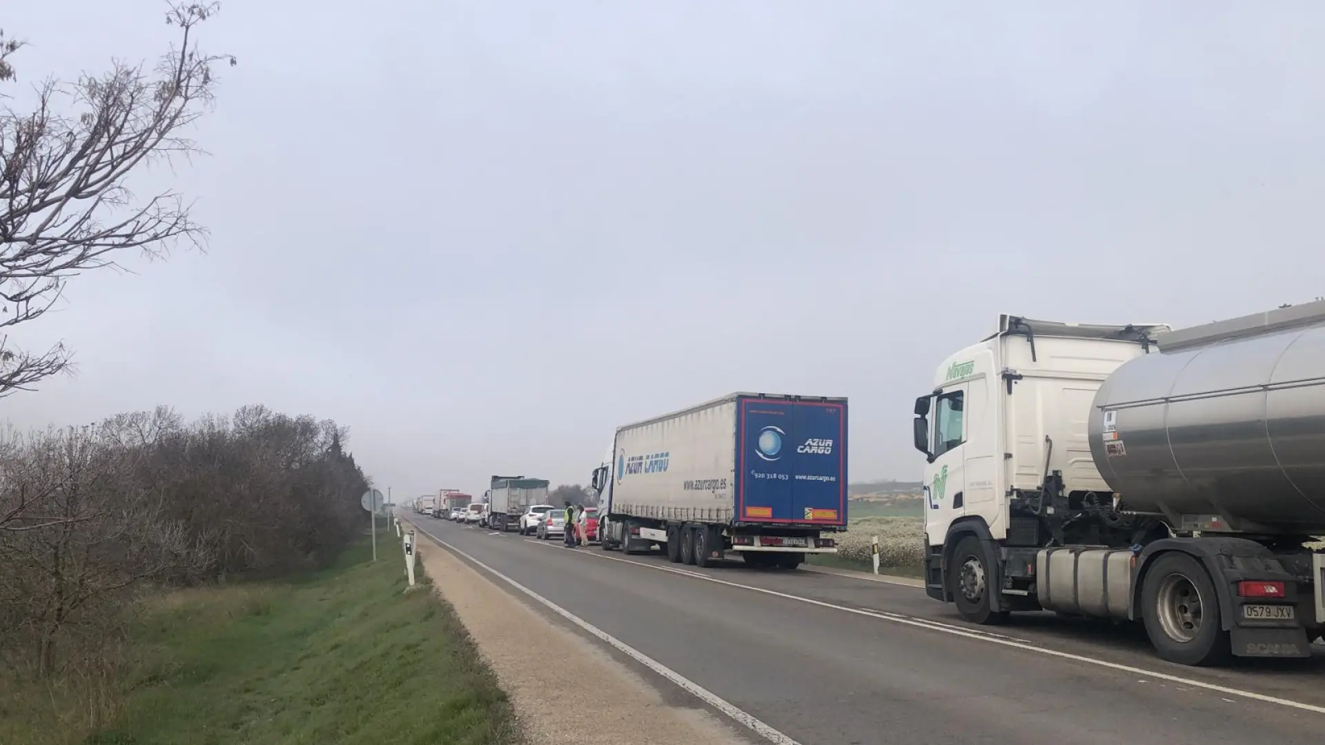 Bloqueados Desde Hace Dos Horas En La A Por Los Tractores En La