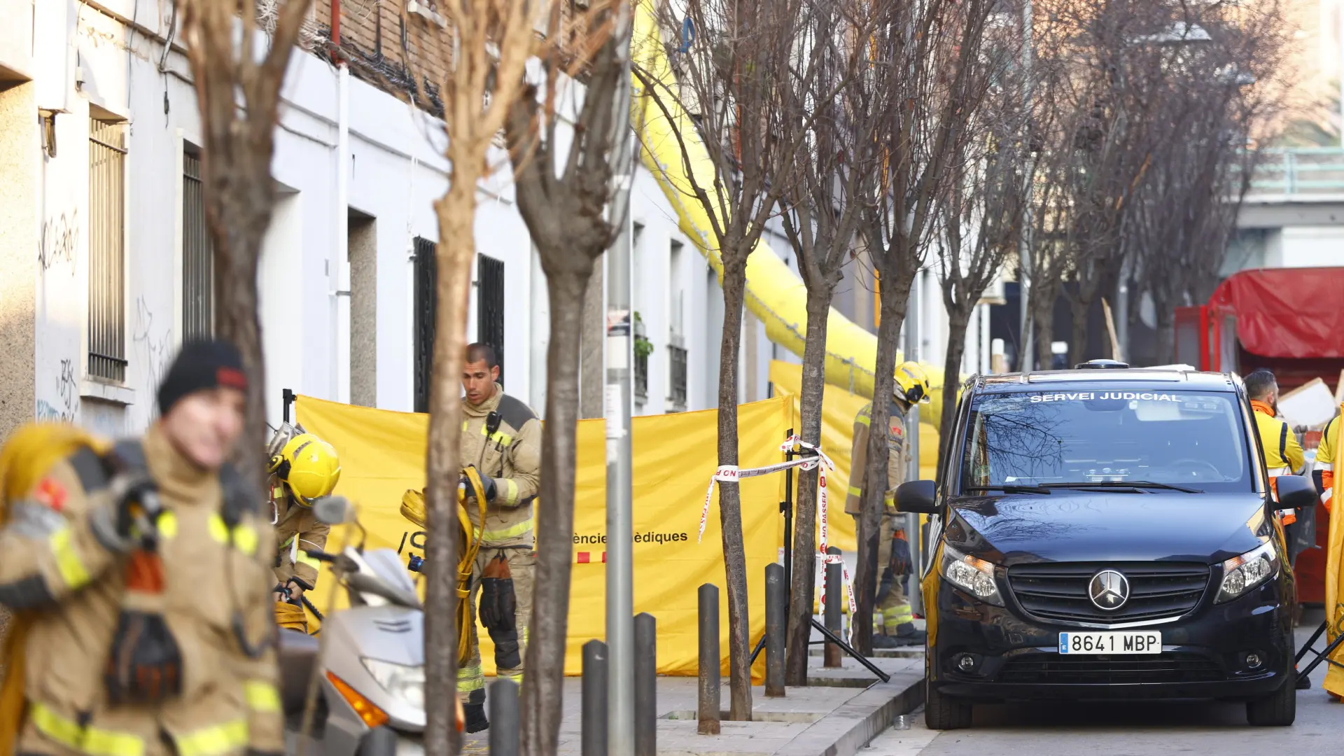 El trágico derrumbe de Badalona Dos niñas solas y un bebé de un mes