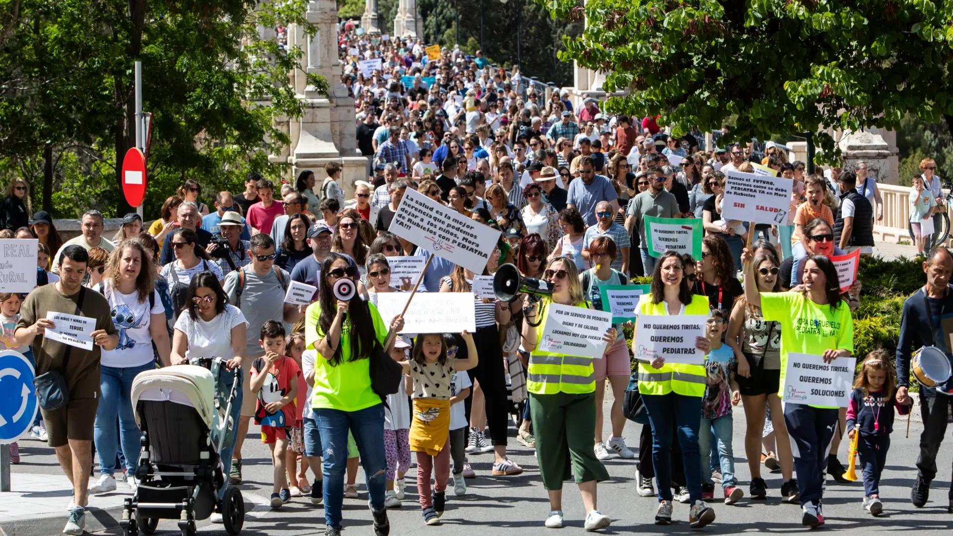 M S De Quinientas Personas Se Manifiestan En Teruel Para Reclamar Una