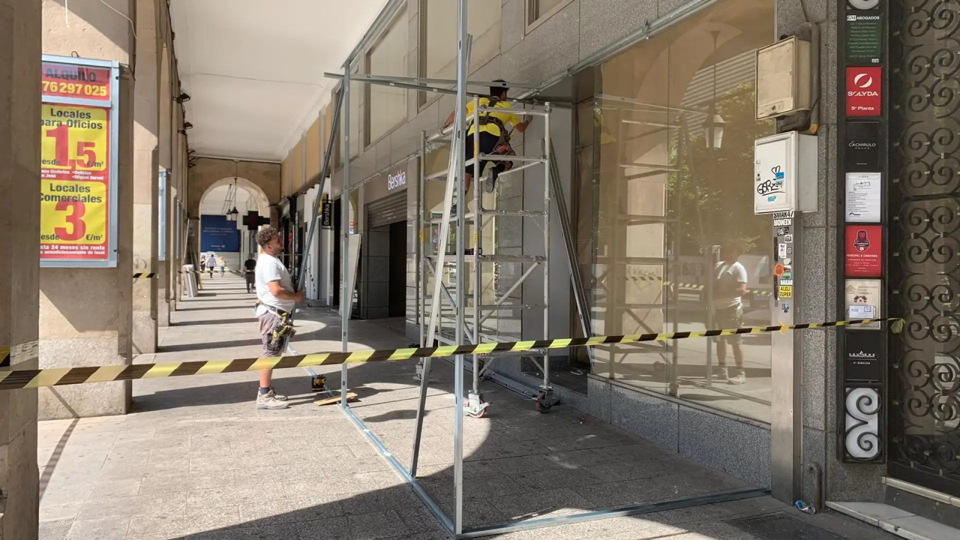 Bershka Cierra De Forma Temporal Su Tienda Del Paseo De La