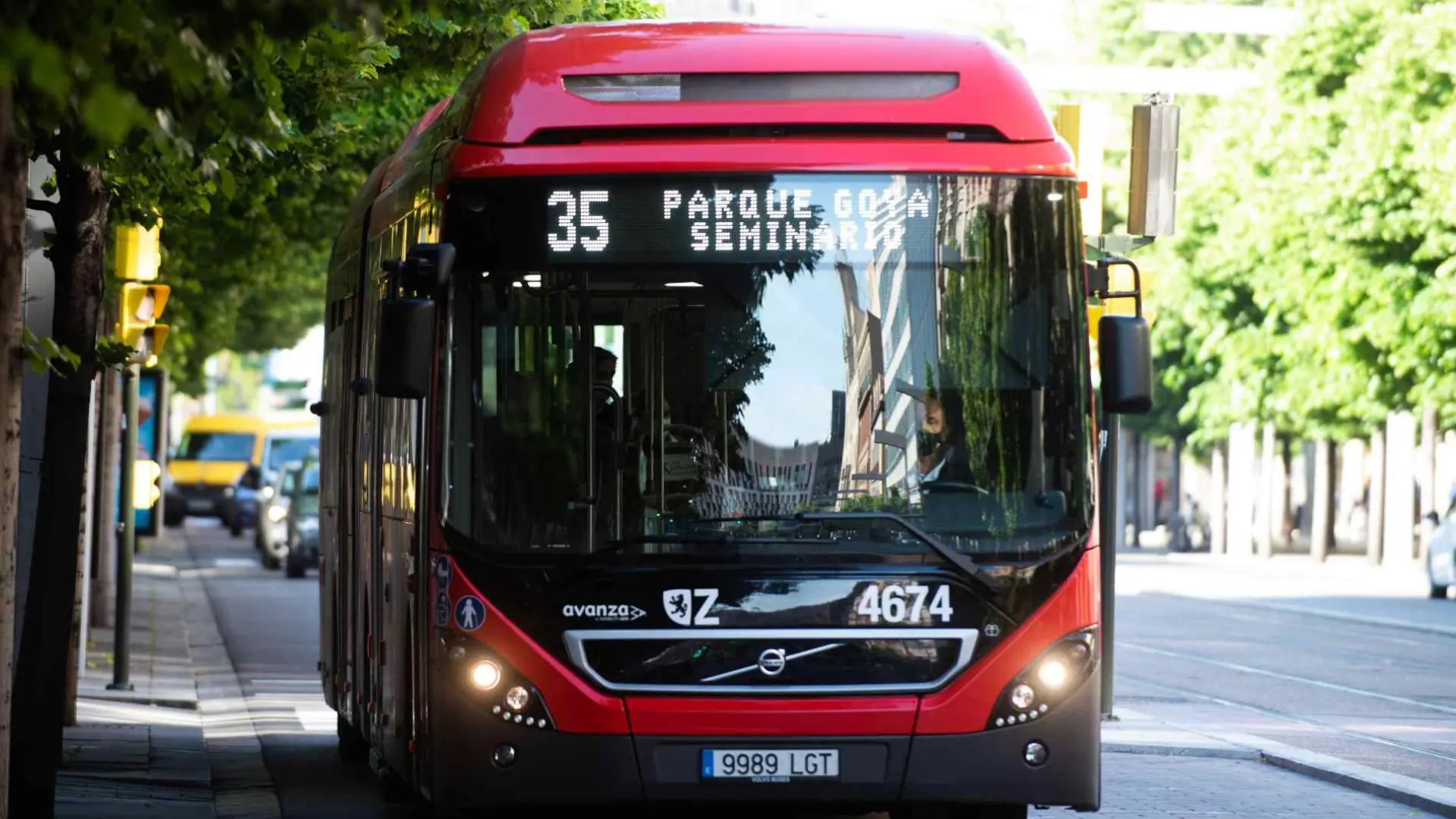 Los conductores de los buses urbanos e interurbanos de Aragón mantienen