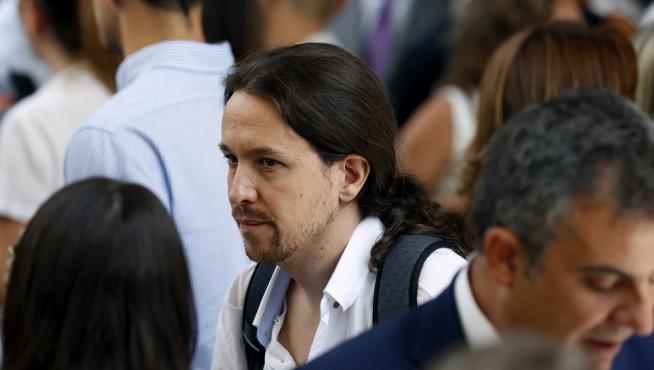 Iglesias asiste a la toma de posesión de Violeta Barba como presidenta