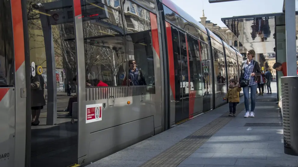 Los conductores del tranvía de Zaragoza prorrogan la huelga un mes más