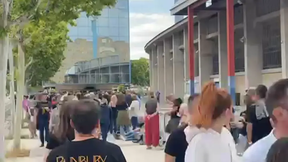 Vídeo Filas en La Romareda para el concierto de Bunbury