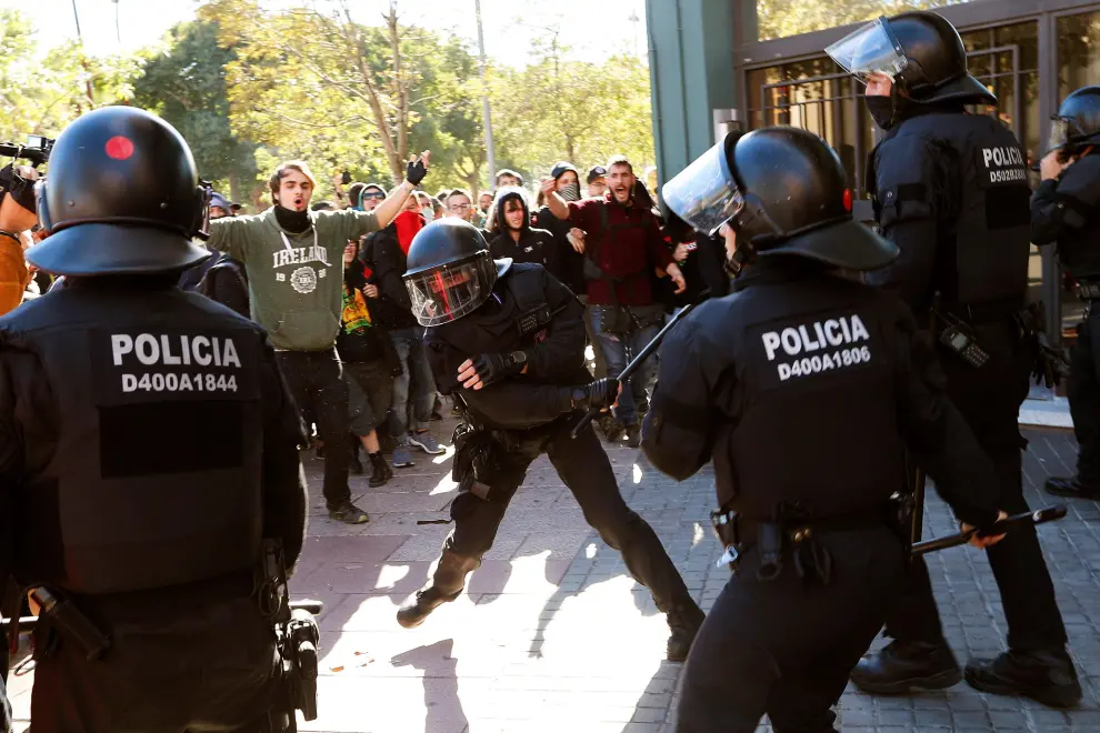 Manifestaciones En Barcelona De Las Fuerzas De Seguridad Y Los Cdr