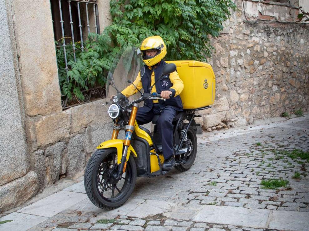 Correos Amplia Su Flota De Motos Ciberseguras