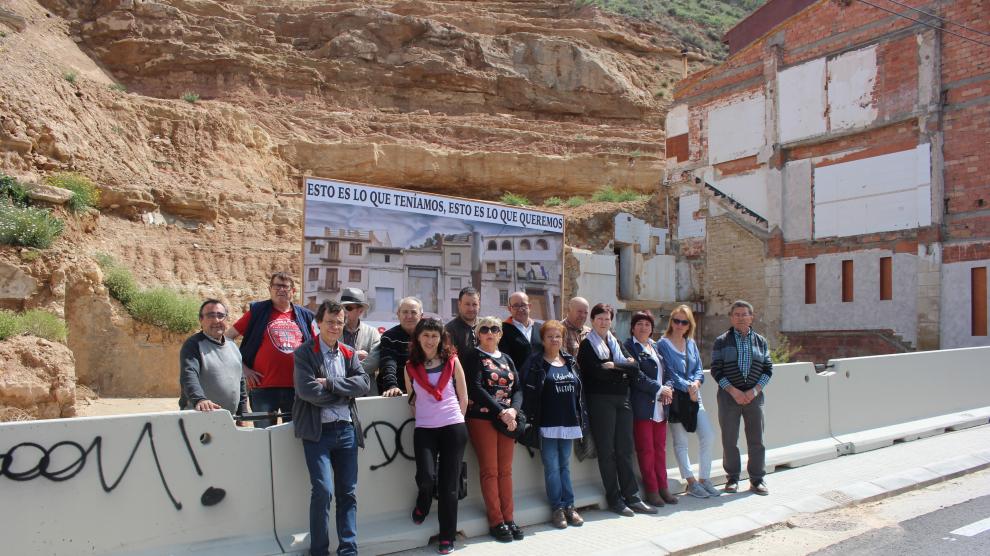 Las Familias Desalojadas Al Derrumbarse El Cerro De Alca Iz Reclaman