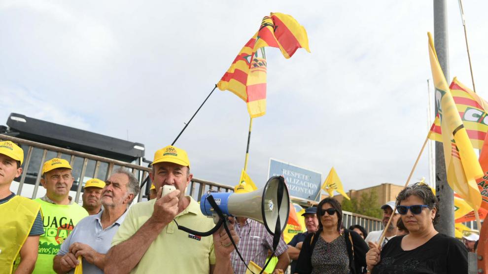 Protesta De Agricultores Y Ganaderos Aragoneses Por La Escalada De