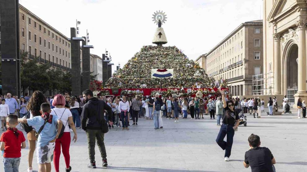 Hasta Cu Ndo Se Puede Ver El Manto De Flores De La Virgen Del Pilar En