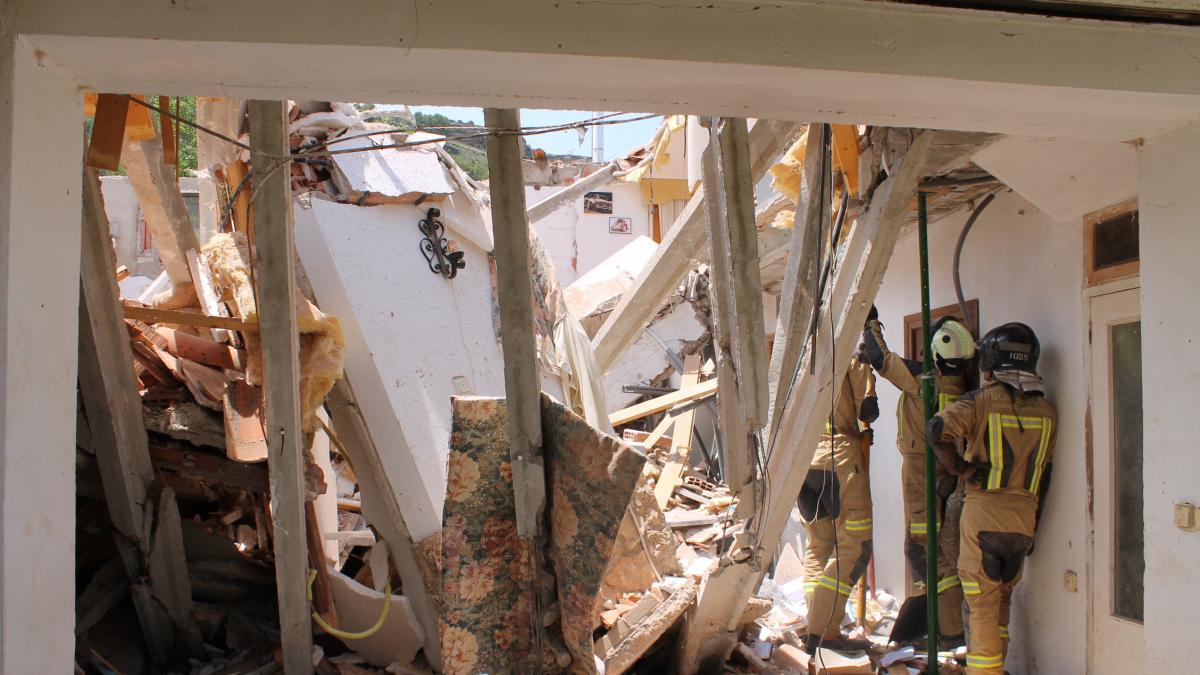 Derrumbe De Una Casa En Nu Valos