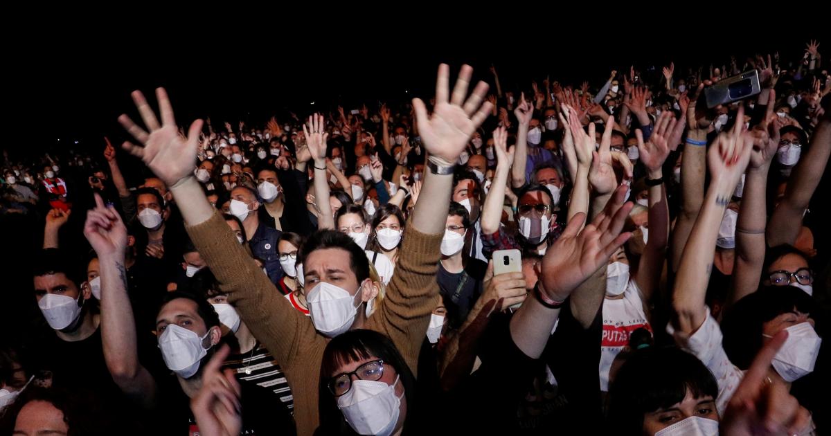 Concierto de Love of Lesbian ante 5 000 personas en Barcelona Imágenes