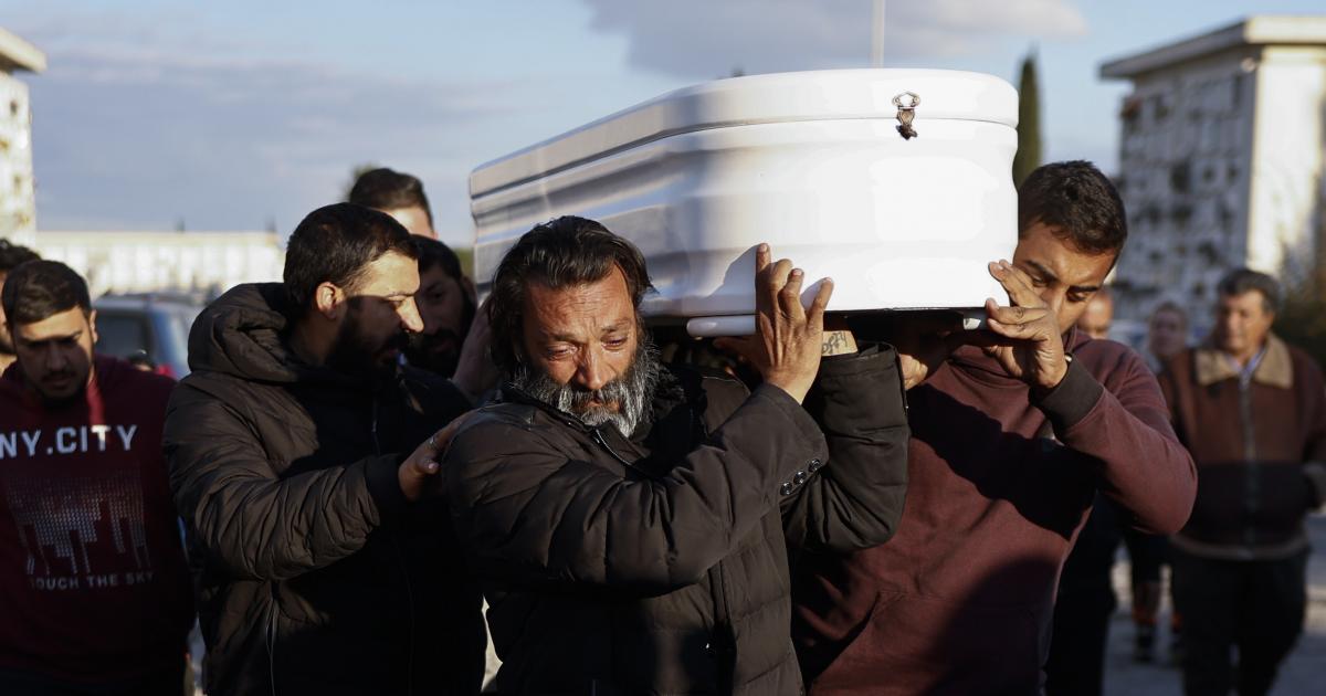 Familiares Y Amigos Dan El Ltimo Adi S A Ngel El Menor Cuyos Restos