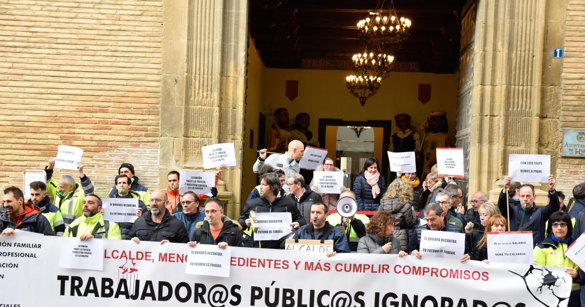 Nueva protesta de los trabajadores públicos frente al Ayuntamiento de