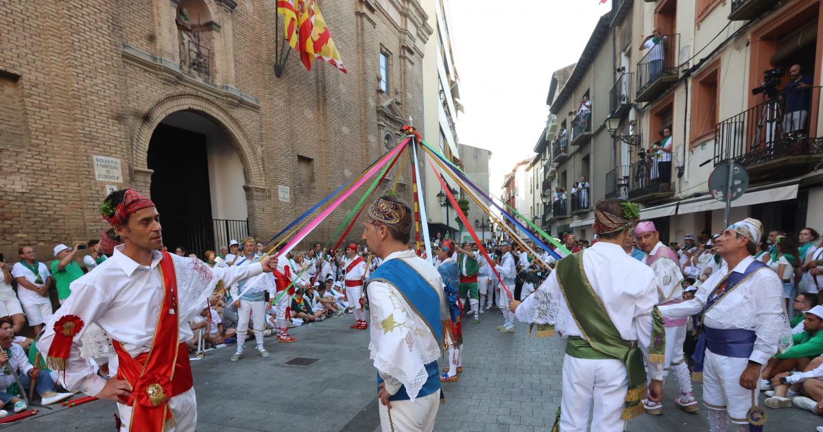 Las Cintas De Los Danzantes De Huesca Y El Cipotegato En La Cuatrienal