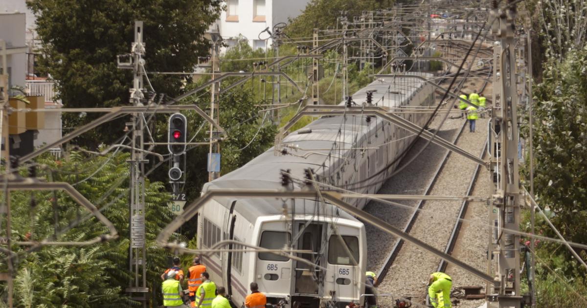 El Descarrilamiento De Un Tren Sin Pasajeros En Sitges Afecta A Una