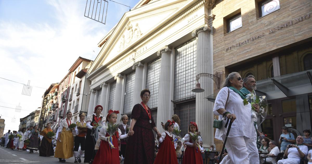 Orgullo De La Tierra Y Mucho Calor En La Ofrenda A San Lorenzo En Huesca