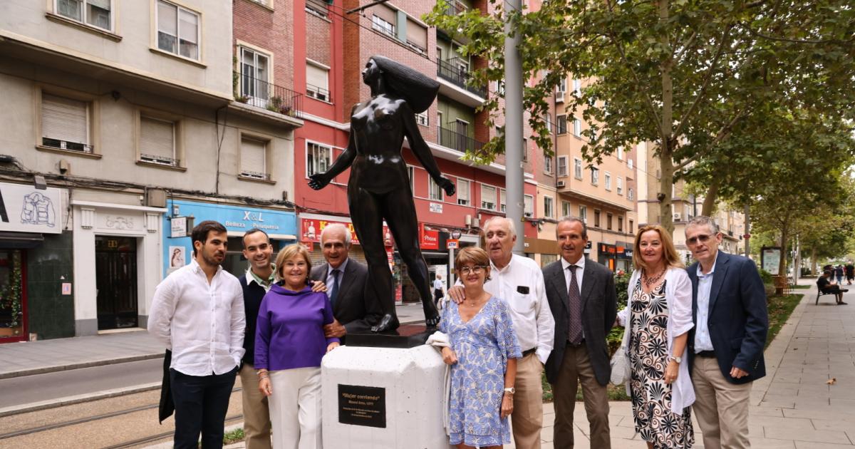 Fotos De La Inauguraci N De La Nueva Escultura Mujer Corriendo En El