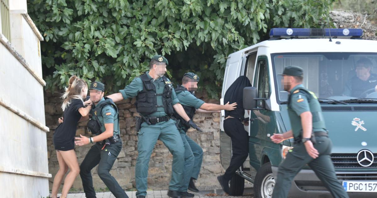 Tensi N A Las Puertas De Los Juzgados Y Gritos De Asesino Al Presunto