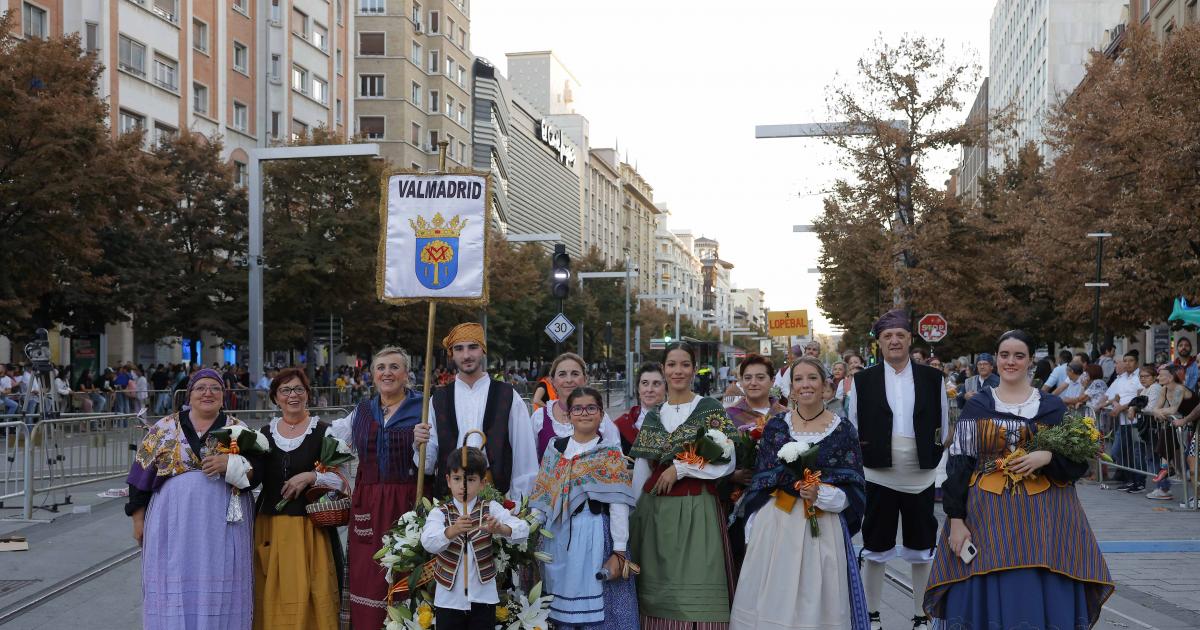 Fotos De Los Grupos De La Ofrenda De Flores A La Virgen Del Pilar